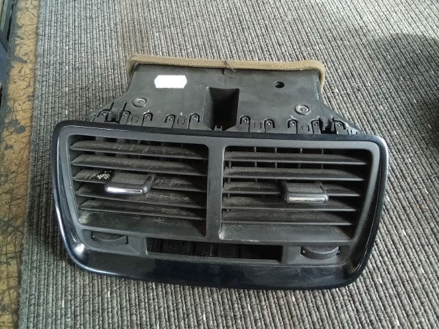 bontott OPEL MERIVA B Középső Szellőző