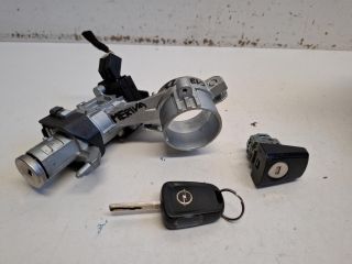 bontott OPEL MERIVA B Zárbetét Szett