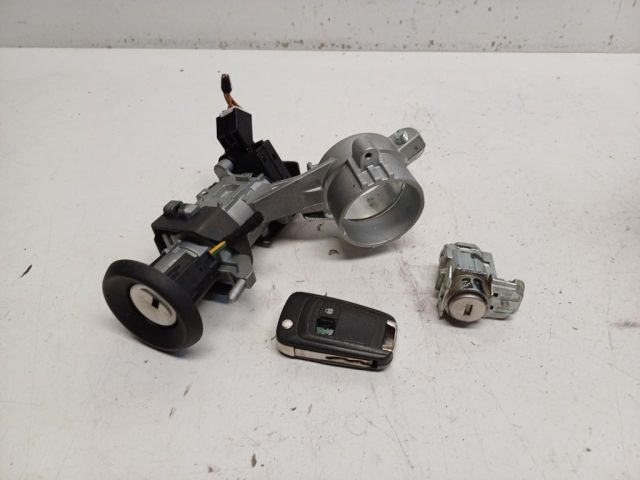 bontott OPEL MERIVA B Zárbetét Szett