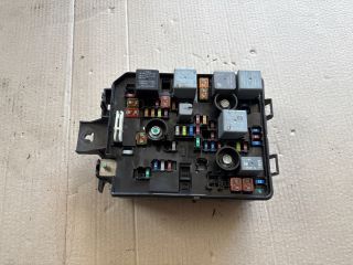 bontott OPEL MOKKA Biztosítéktábla Motortér