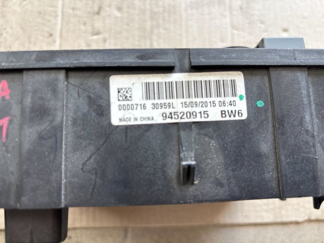 bontott OPEL MOKKA Biztosítéktábla Motortér