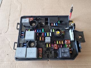 bontott OPEL MOKKA Biztosítéktábla Motortér