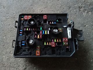 bontott OPEL MOKKA Biztosítéktábla Motortér