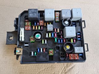 bontott OPEL MOKKA Biztosítéktábla Motortér