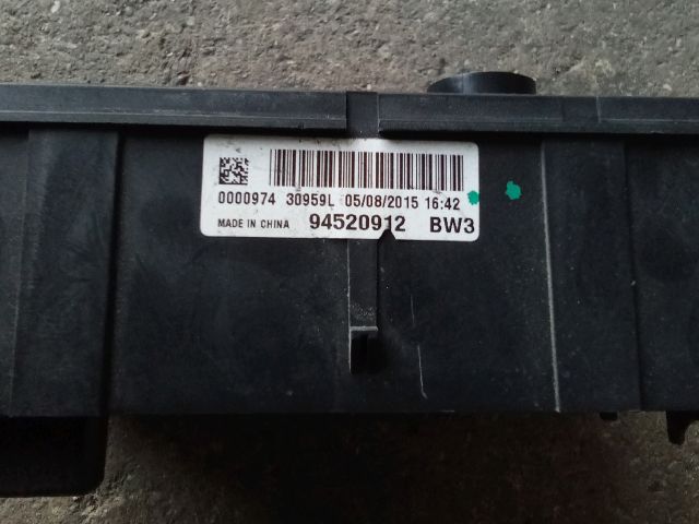 bontott OPEL MOKKA Biztosítéktábla Motortér