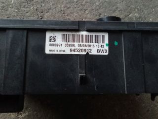 bontott OPEL MOKKA Biztosítéktábla Motortér