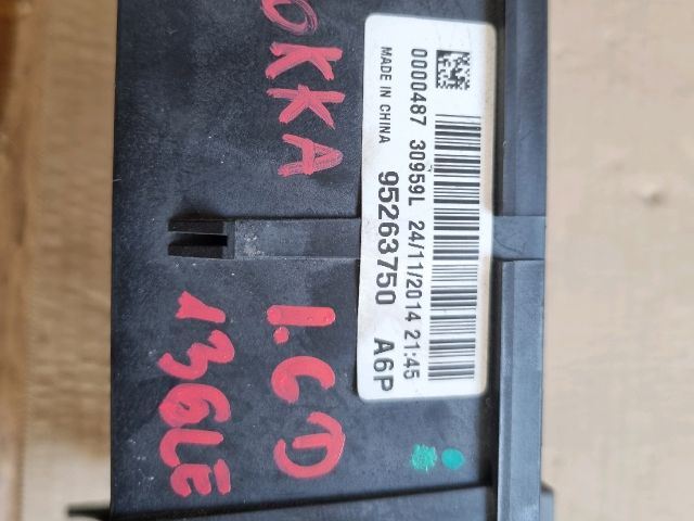 bontott OPEL MOKKA Biztosítéktábla Motortér