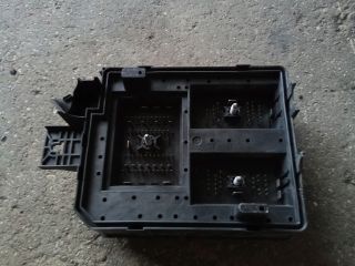 bontott OPEL MOKKA Biztosítéktábla Motortér