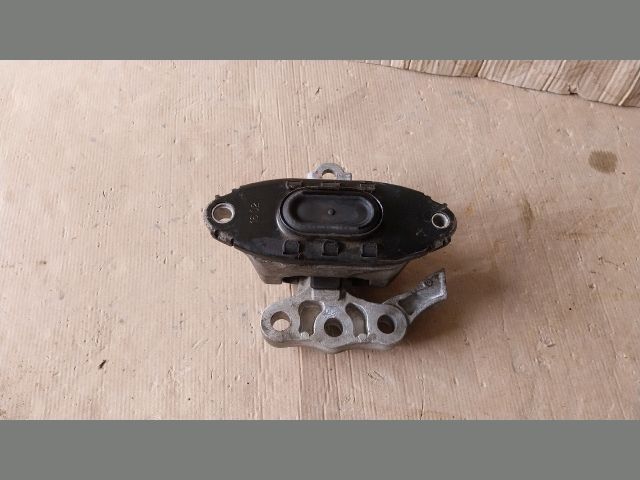 bontott OPEL MOKKA Motor Tartó Bak Jobb