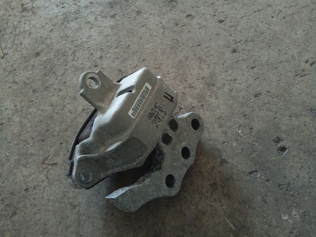 bontott OPEL MOKKA Motor Tartó Bak Jobb