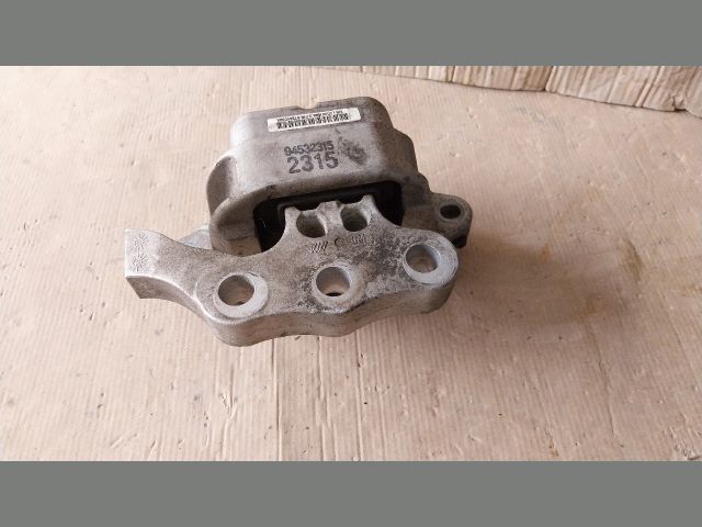 bontott OPEL MOKKA Motor Tartó Bak Jobb