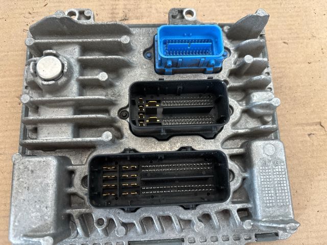 bontott OPEL MOKKA Motorvezérlő