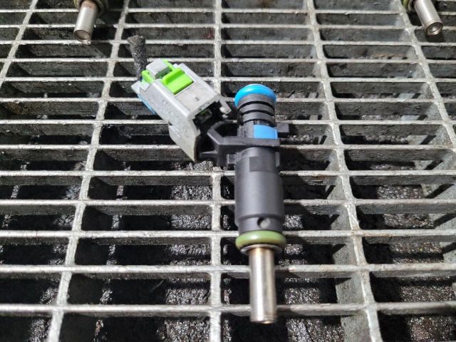 bontott OPEL MOKKA Porlasztó (1 db)