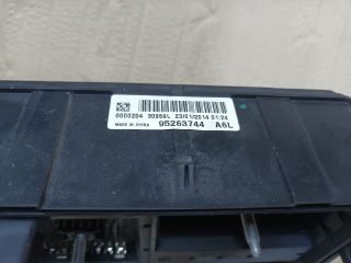 bontott OPEL MOKKA Biztosítéktábla Motortér