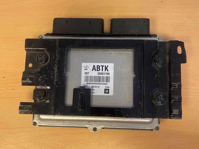 bontott OPEL MOKKA Motorvezérlő