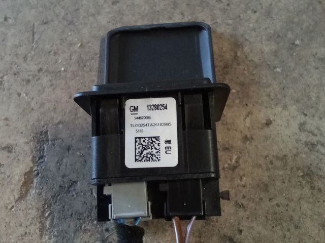 bontott OPEL MOKKA 230V Aljzat