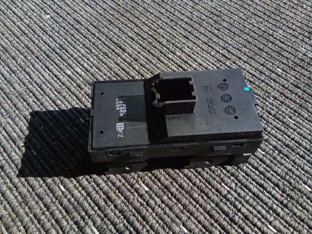 bontott OPEL MOKKA Ablakemelő Kapcsoló Négyes / Kettes