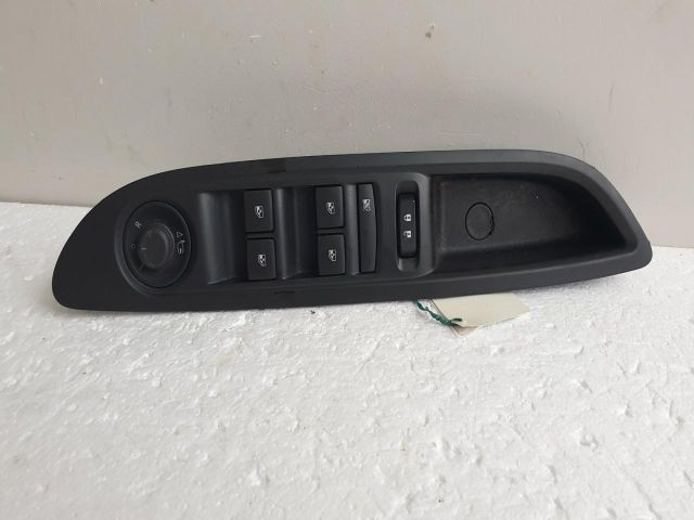 bontott OPEL MOKKA Bal első Ablakemelő Kapcsoló