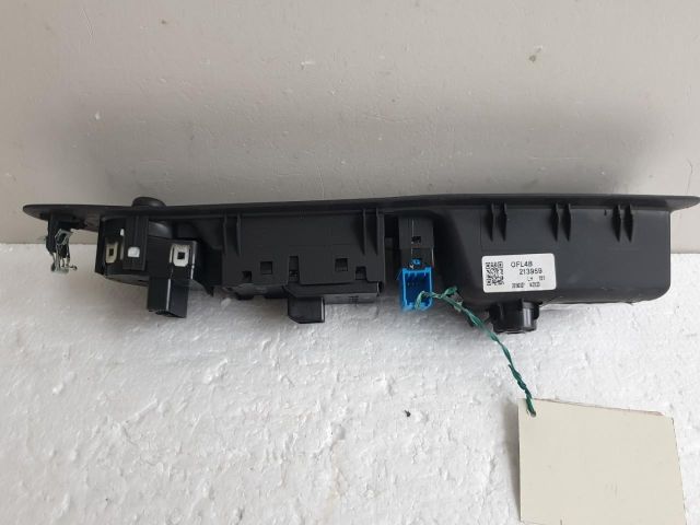 bontott OPEL MOKKA Bal első Ablakemelő Kapcsoló