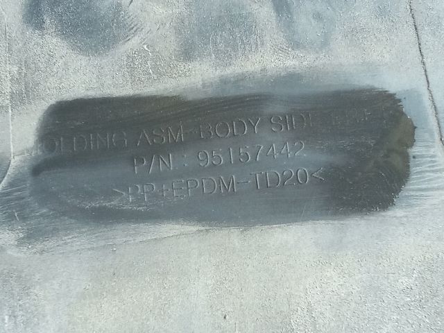 bontott OPEL MOKKA Bal első Ajtó Díszléc