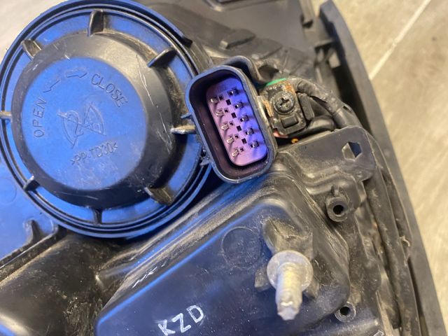 bontott OPEL MOKKA Bal Fényszóró