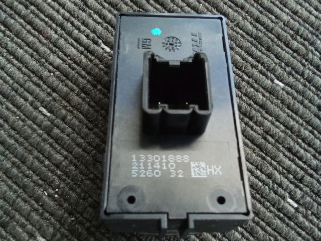 bontott OPEL MOKKA Bal hátsó Ablakemelő Kapcsoló