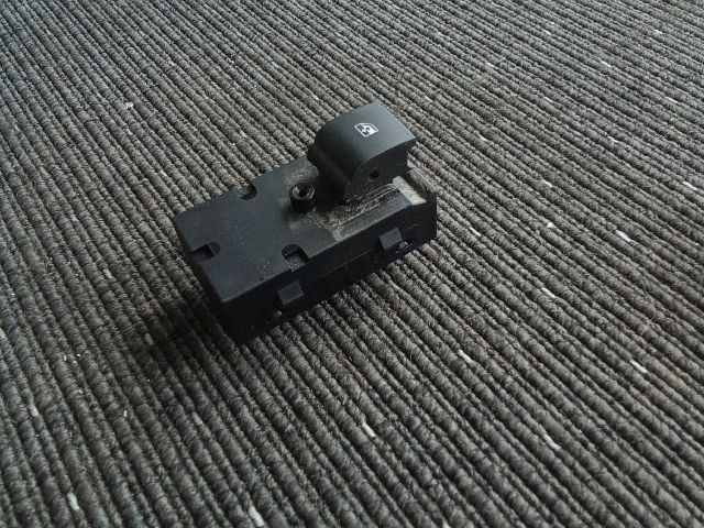 bontott OPEL MOKKA Bal hátsó Ablakemelő Kapcsoló