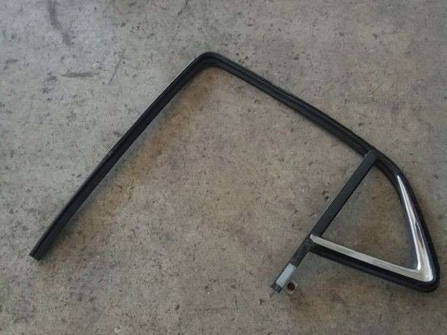 bontott OPEL MOKKA Bal hátsó Ablakvezető Gumi