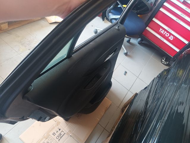 bontott OPEL MOKKA Bal hátsó Ajtó (Részeivel)