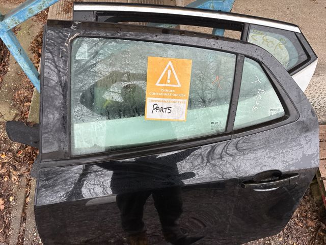 bontott OPEL MOKKA Bal hátsó Ajtó (Részeivel)