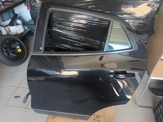 bontott OPEL MOKKA Bal hátsó Ajtó (Részeivel)