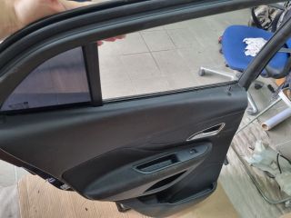 bontott OPEL MOKKA Bal hátsó Ajtó (Részeivel)