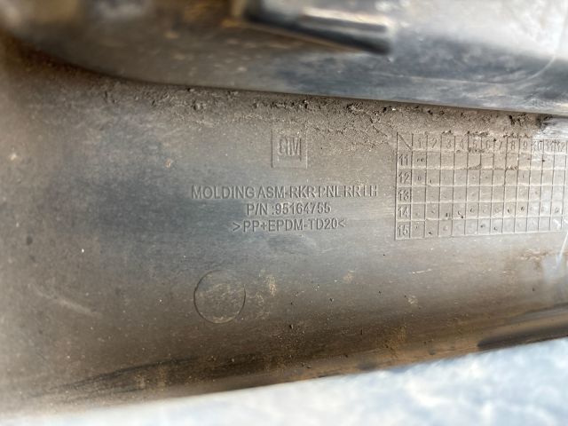 bontott OPEL MOKKA Bal hátsó Küszöb Díszléc