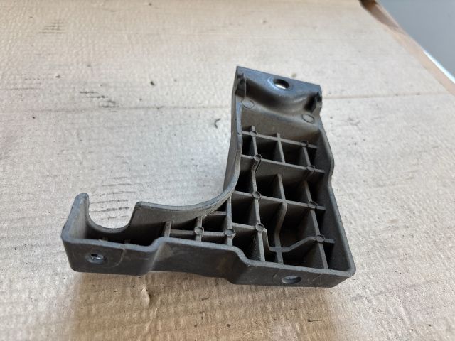 bontott OPEL MOKKA Bal hátsó Oldal Lökhárító Tartó (Műanyag)