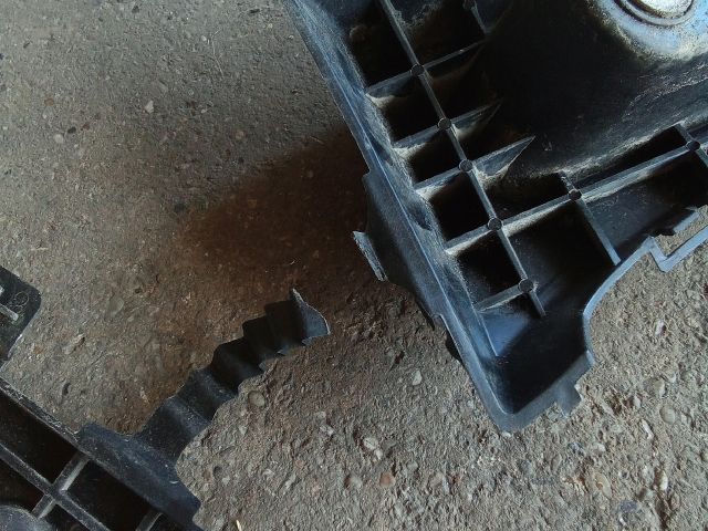 bontott OPEL MOKKA Bal hátsó Oldal Lökhárító Tartó (Műanyag)