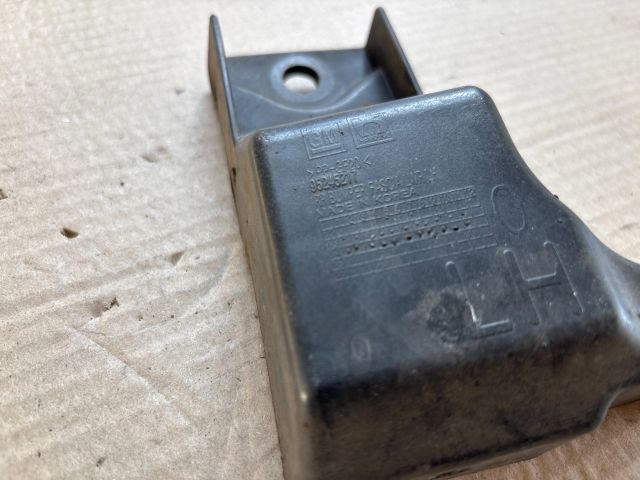 bontott OPEL MOKKA Bal hátsó Oldal Lökhárító Tartó (Műanyag)