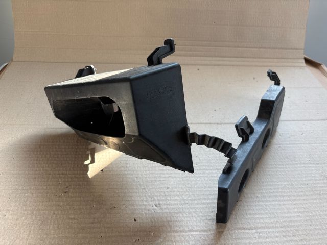 bontott OPEL MOKKA Bal hátsó Oldal Lökhárító Tartó (Műanyag)