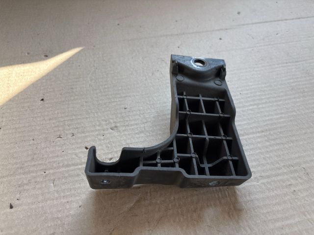 bontott OPEL MOKKA Bal hátsó Oldal Lökhárító Tartó (Műanyag)