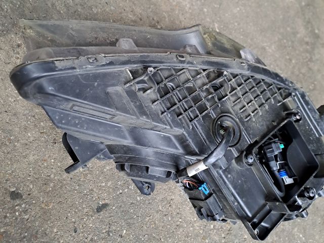 bontott OPEL MOKKA Bal Xenon Fényszóró