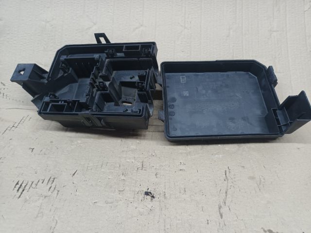 bontott OPEL MOKKA Biztosítéktábla Doboz