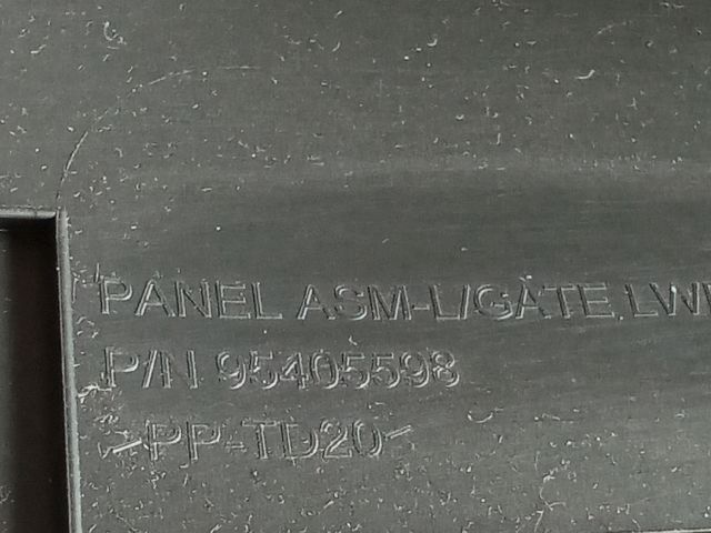 bontott OPEL MOKKA Csomagtérajtó Burkolat Alsó