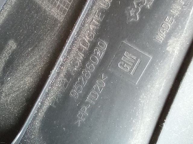 bontott OPEL MOKKA Csomagtérajtó Burkolat Felső