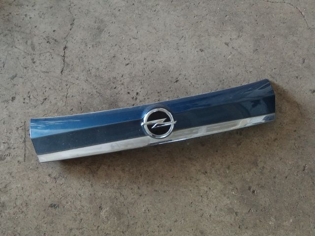 bontott OPEL MOKKA Csomagtérajtó Díszléc