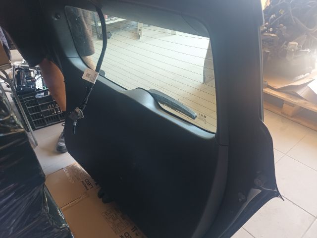 bontott OPEL MOKKA Csomagtérajtó (Részeivel)