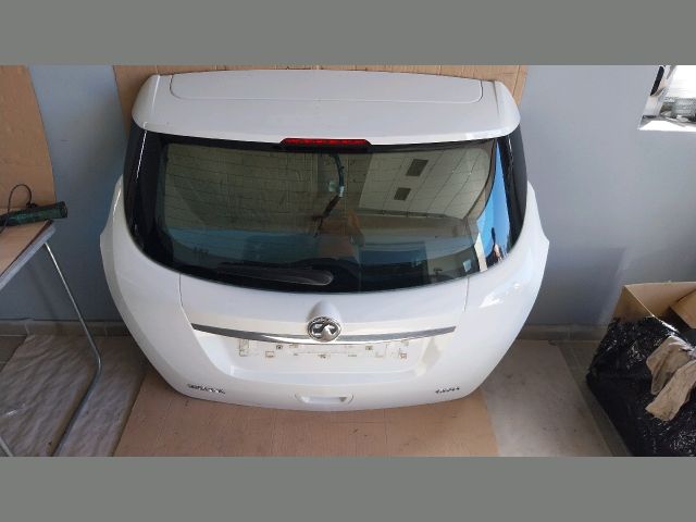 bontott OPEL MOKKA Csomagtérajtó (Részeivel)