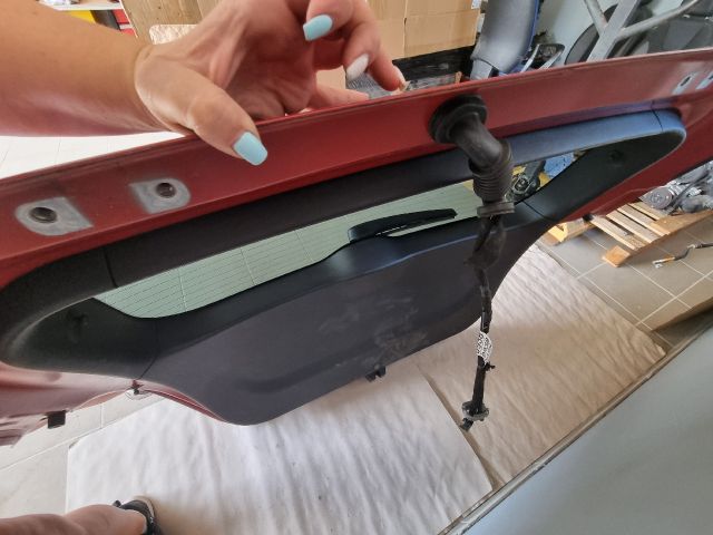 bontott OPEL MOKKA Csomagtérajtó (Részeivel)