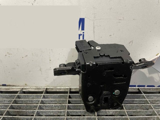 bontott OPEL MOKKA Csomagtérajtó Ütköző