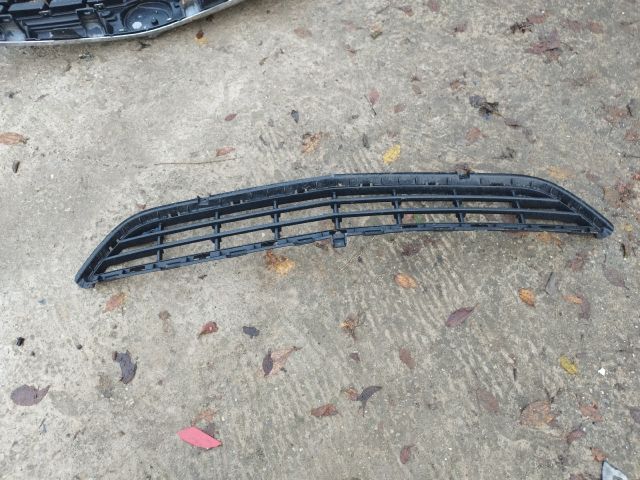 bontott OPEL MOKKA Első Lökhárító Alsó Középső Díszrács