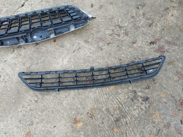 bontott OPEL MOKKA Első Lökhárító Alsó Középső Díszrács