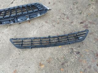 bontott OPEL MOKKA Első Lökhárító Alsó Középső Díszrács